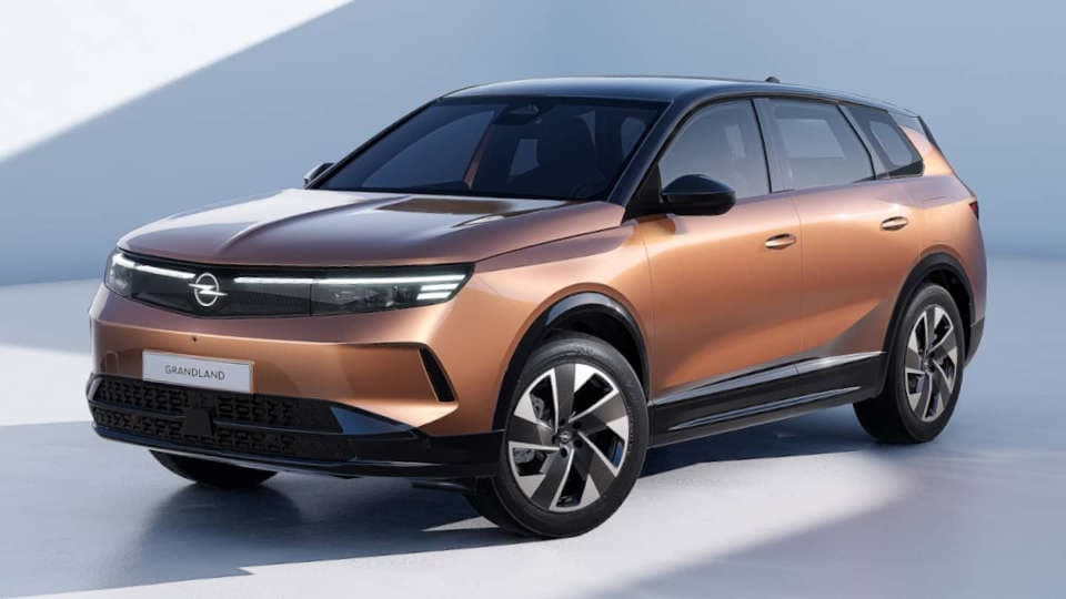 Opel Grandland мідного кольору у комплектації GS